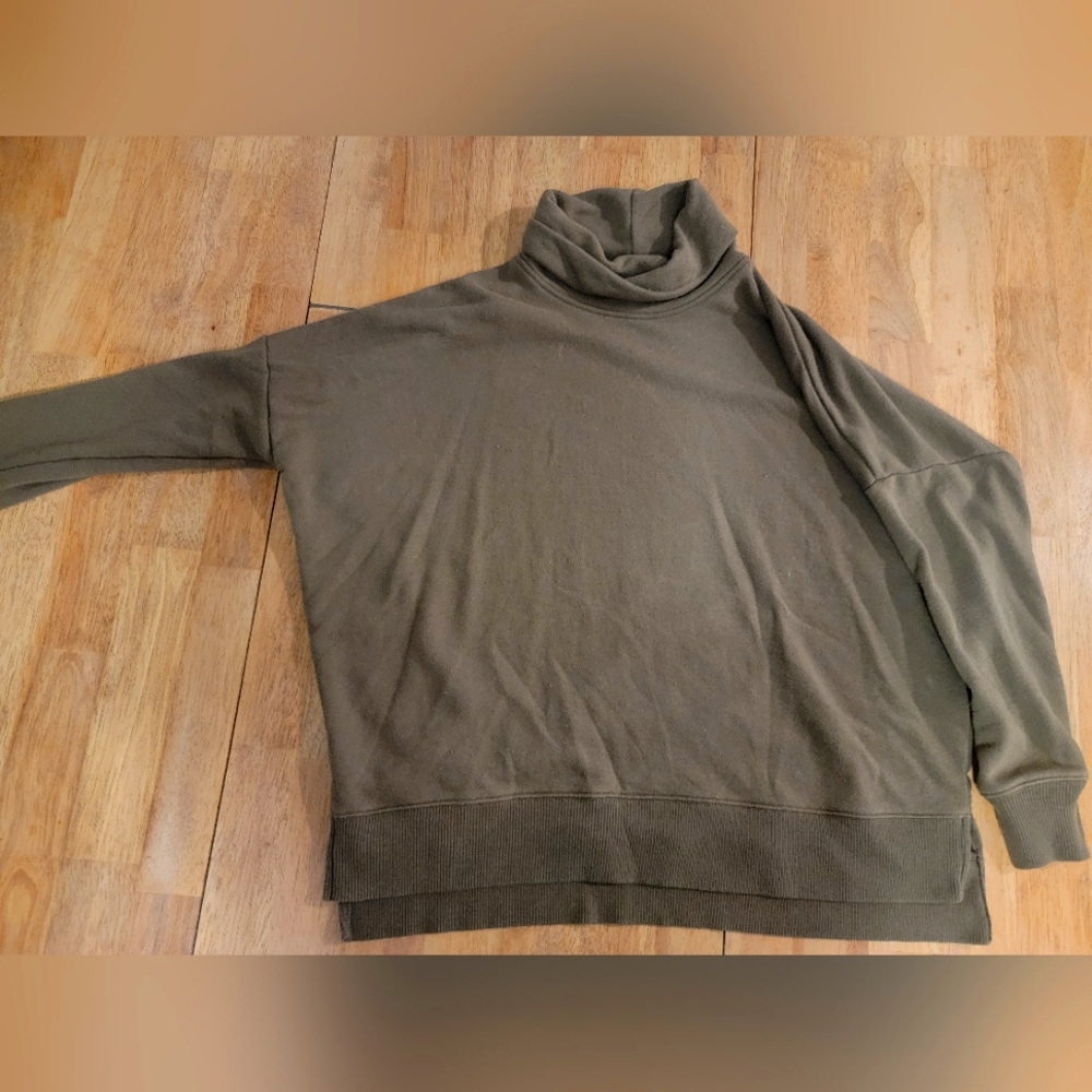 Turtle neck AE oversized sweater